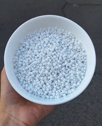 منجوق گچی سفید سایز 6